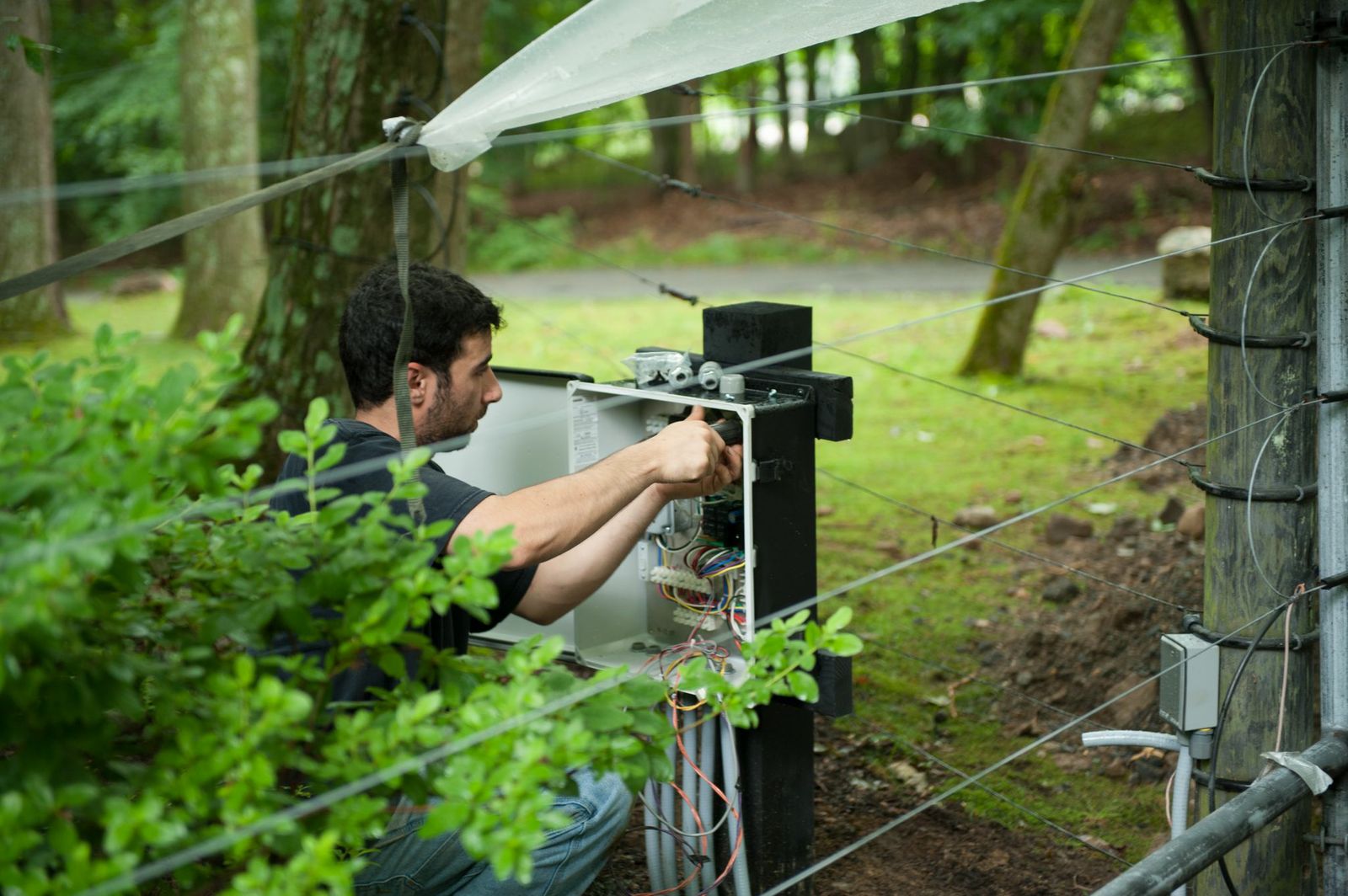 A Tri State Gate technician performing driveway gate repair.