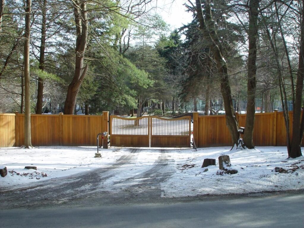 Cedar Wood Automated Gate with Fencing