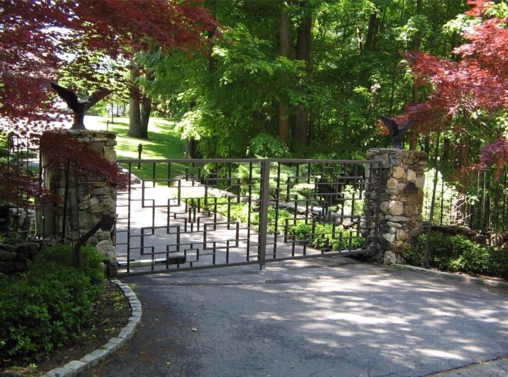 Modern Style Wrought Iron Driveway Gate