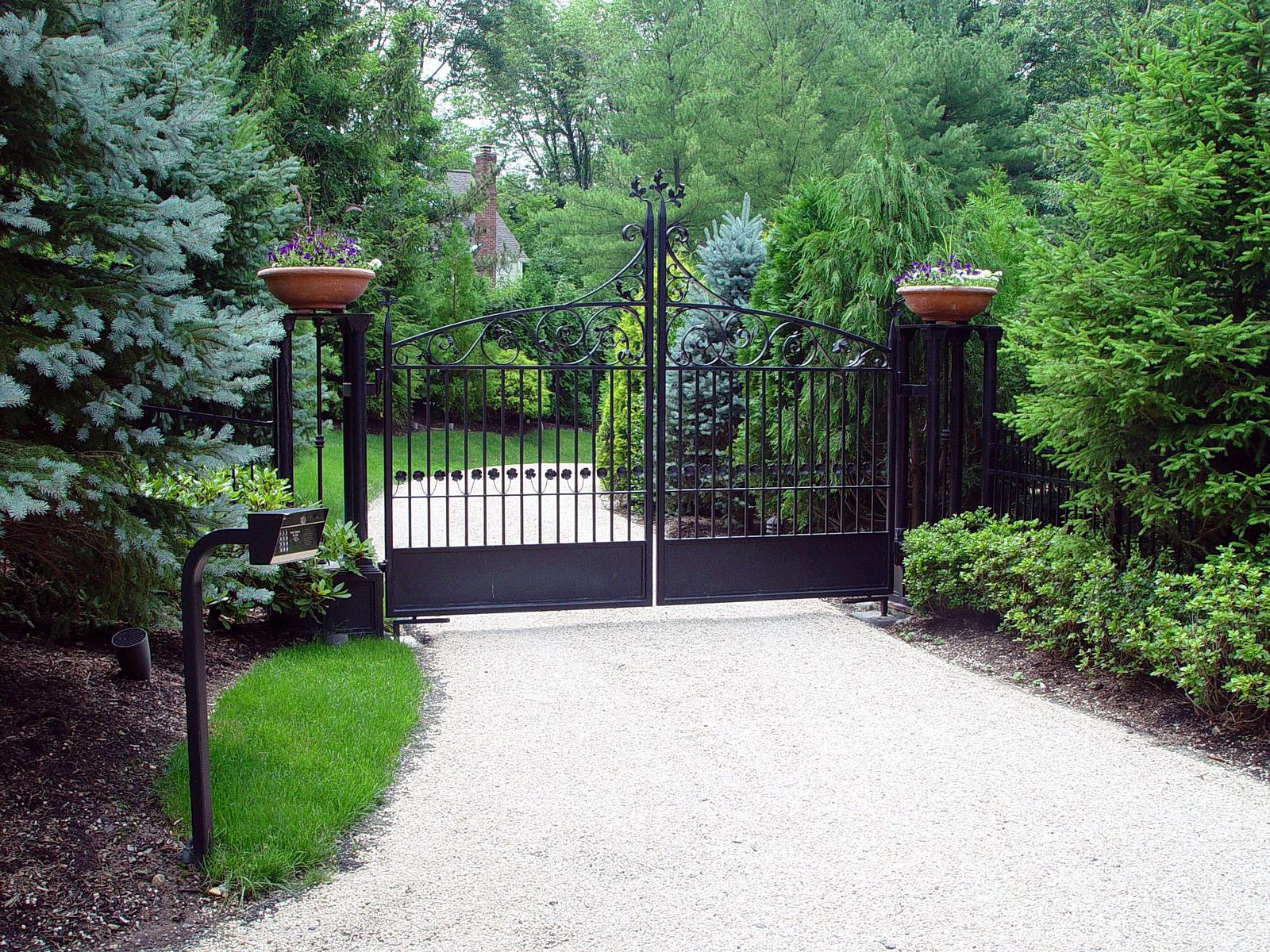driveway gate pillars with planters