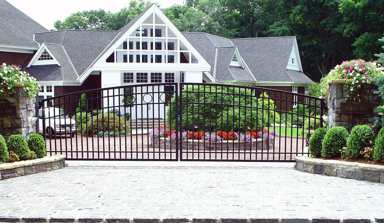Modern Residential Metal Driveway Gate