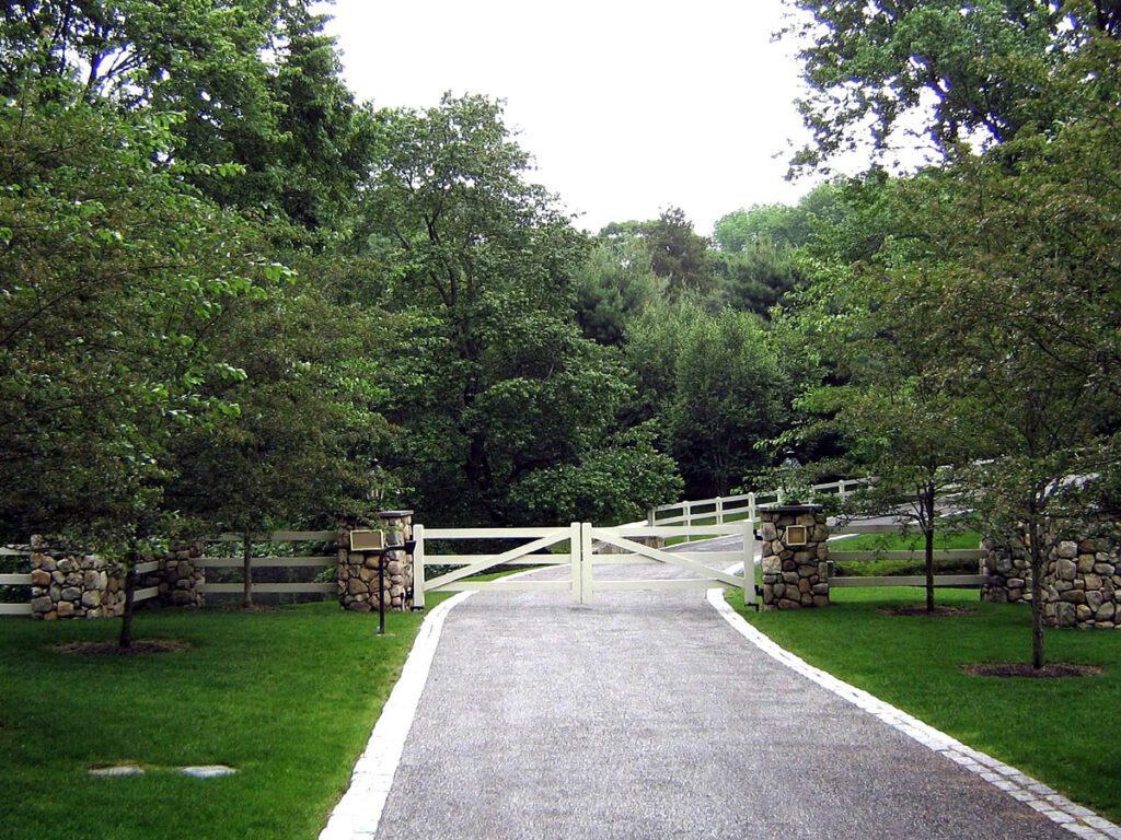 Ranch Style Wooden Entry Gate