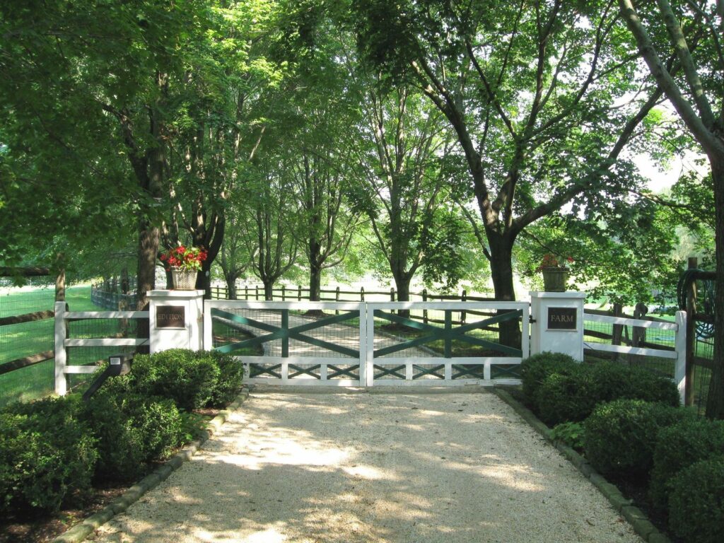 Traditional Farmhouse Wooden Driveway Gate