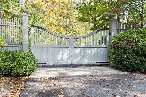 White transitional swing driveway gate with scalloped curve