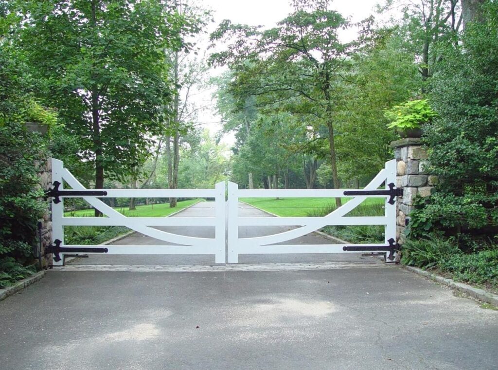 Custom Farmhouse Driveway Gate