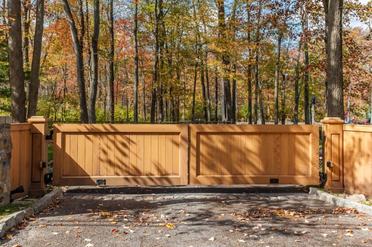 low rectangular cedar farmhouse driveway gate with matching fencing