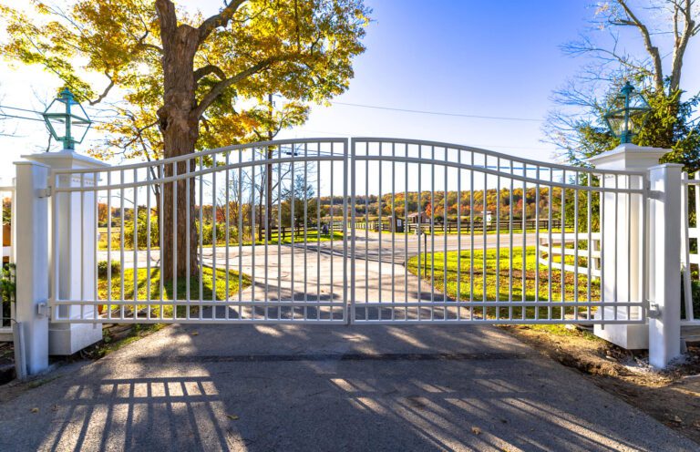 Metal automated driveway gate