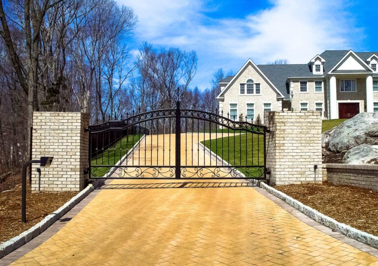 Meta driveway gates
