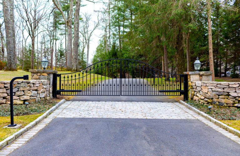 Meta driveway gates