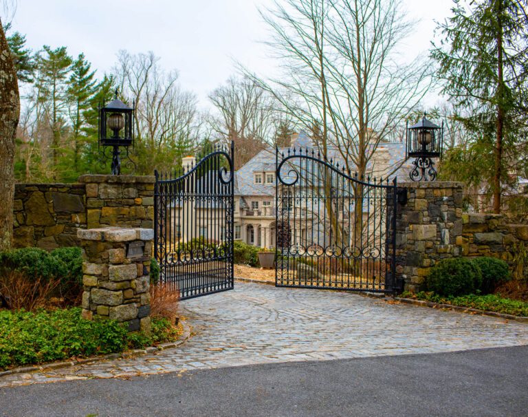Meta driveway gates