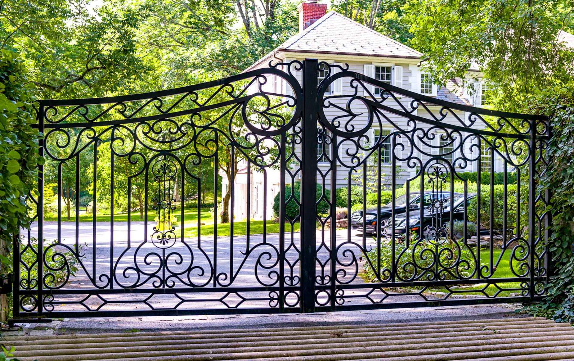 Meta driveway gates