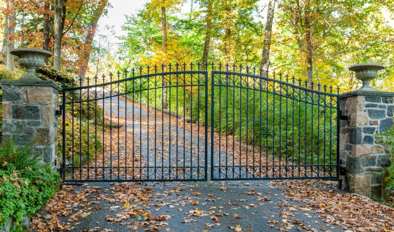 Metal automated driveway gate